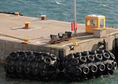 군 항구 및 선창 압축 공기를 넣은 요코하마 바다 고무 구조망을 보호합니다